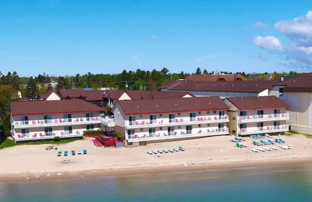 Super 8 Beachfront By Wyndham Mackinaw City, Mi-1