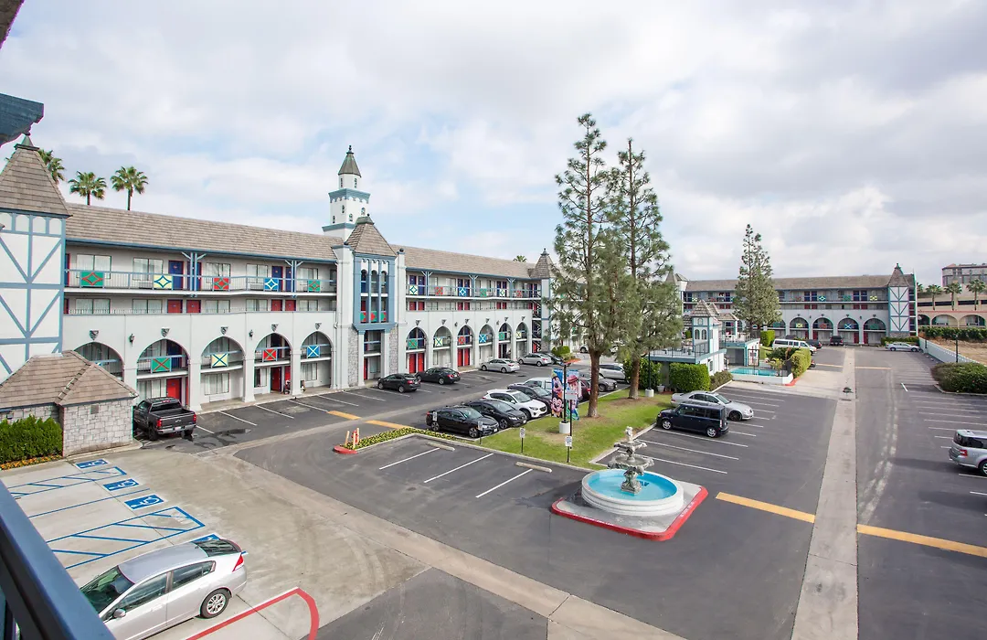 Castle Inn And Suites Anaheim-1