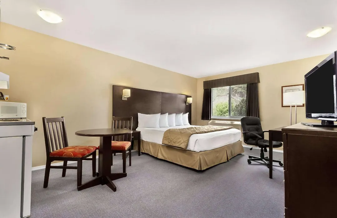 Super 8 By Wyndham West Kelowna Bc-1
