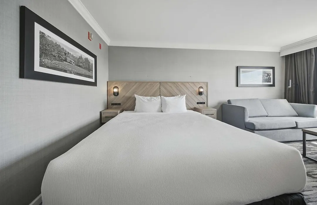 Sandman Hotel Red Deer-1