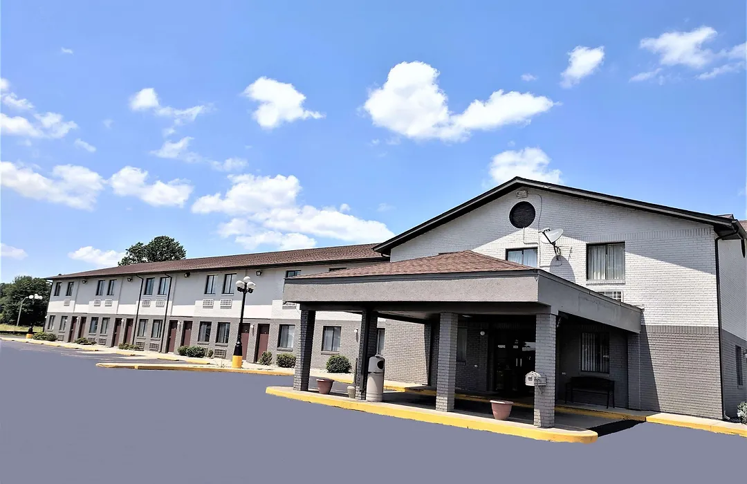 Americas Best Value Inn West Frankfort-1