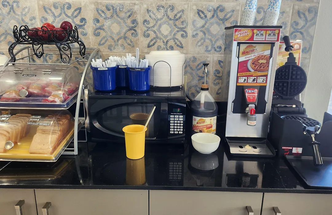 Days Inn By Wyndham Los Lunas-1