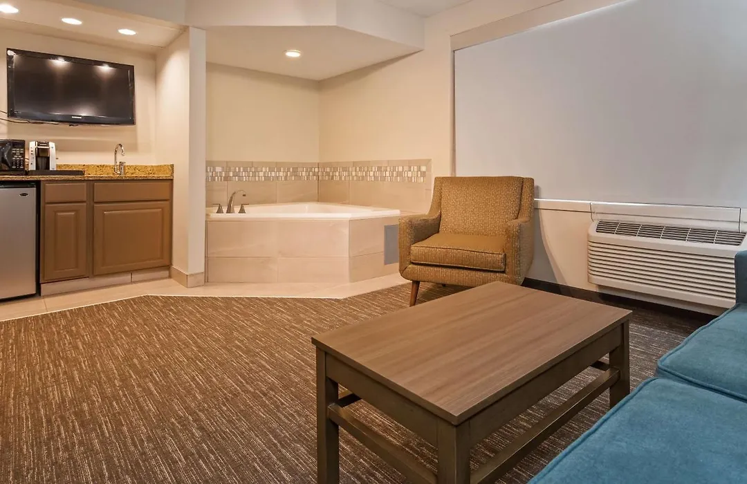 Best Western Plus Hudson I-94-1