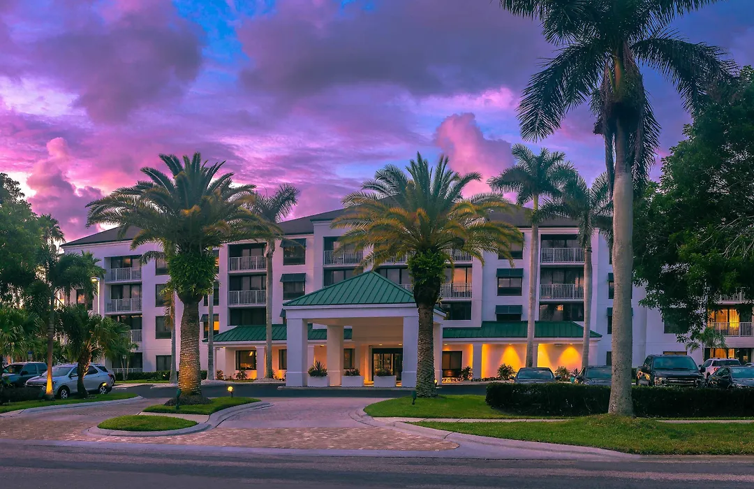 Courtyard By Marriott - Naples-1