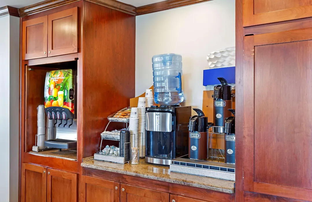 Best Western Plus South Hill Inn-1