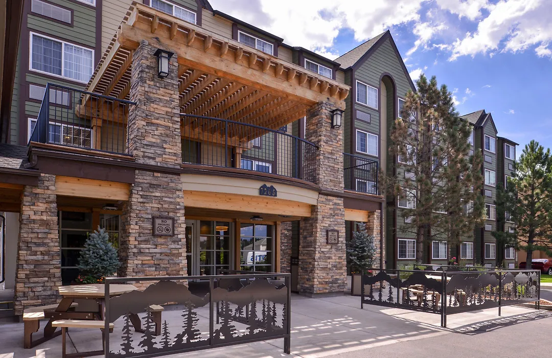 Best Western Plus Peak Vista Inn & Suites-1