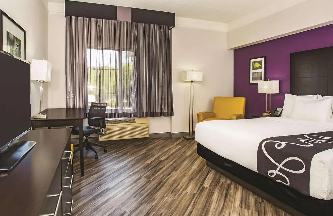 La Quinta By Wyndham Las Vegas Summerlin Tech-1