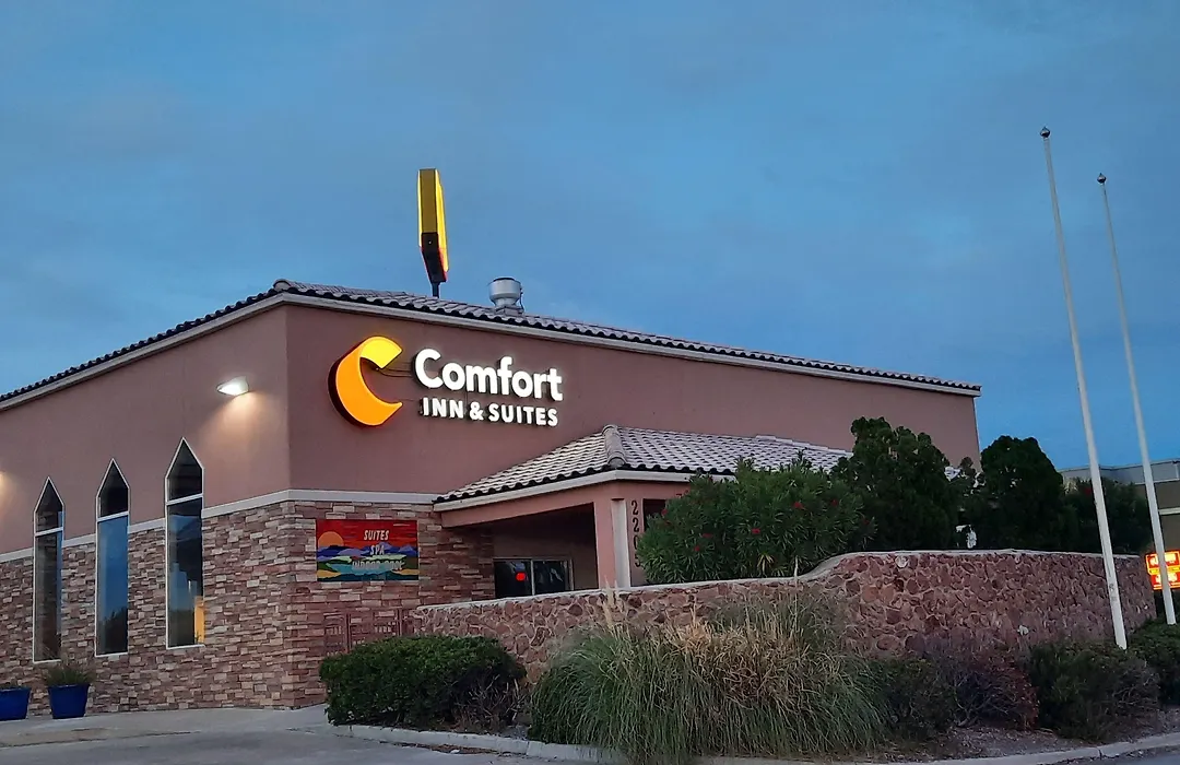 Comfort Inn & Suites I-25 Near Spaceport America-1