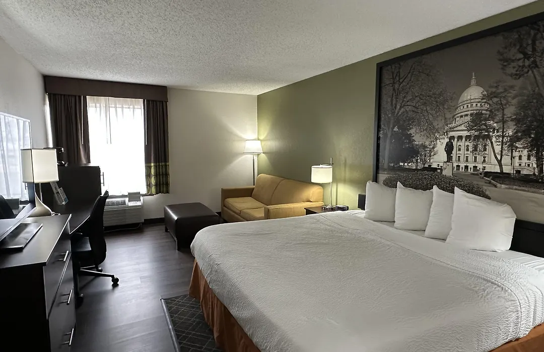 Super 8 By Wyndham Madison South-1