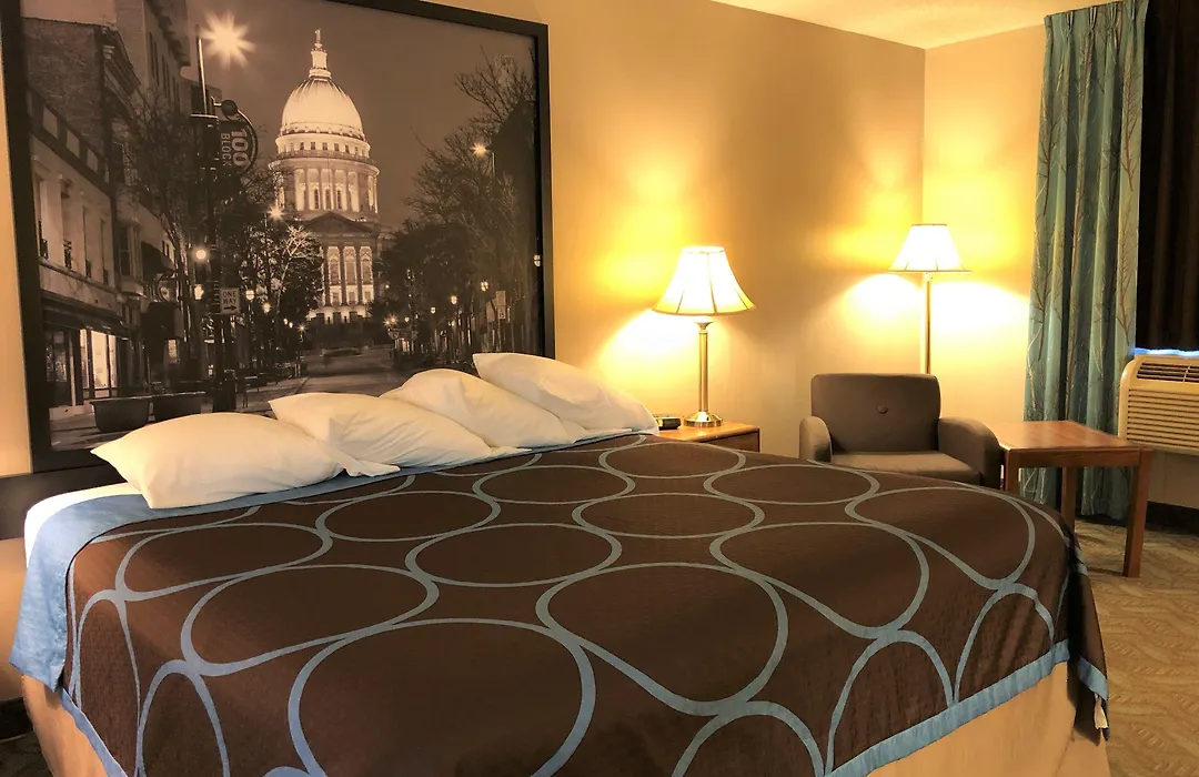 Super 8 By Wyndham Dodgeville-1