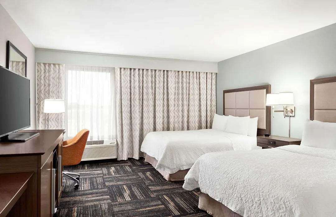 Hampton Inn Paris-1