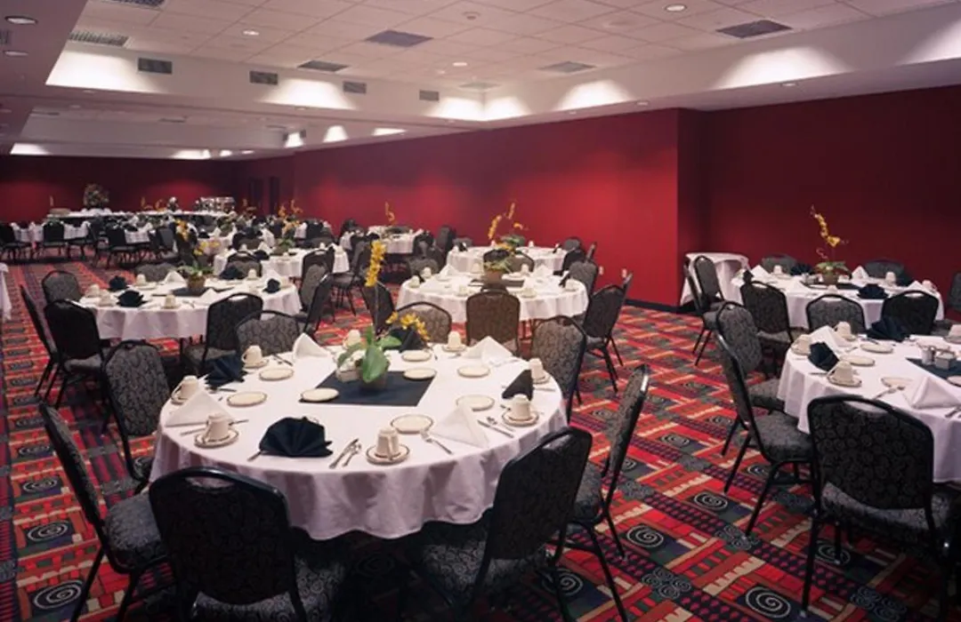 Holiday Inn Hotel Pewaukee-Milwaukee West By Ihg-1