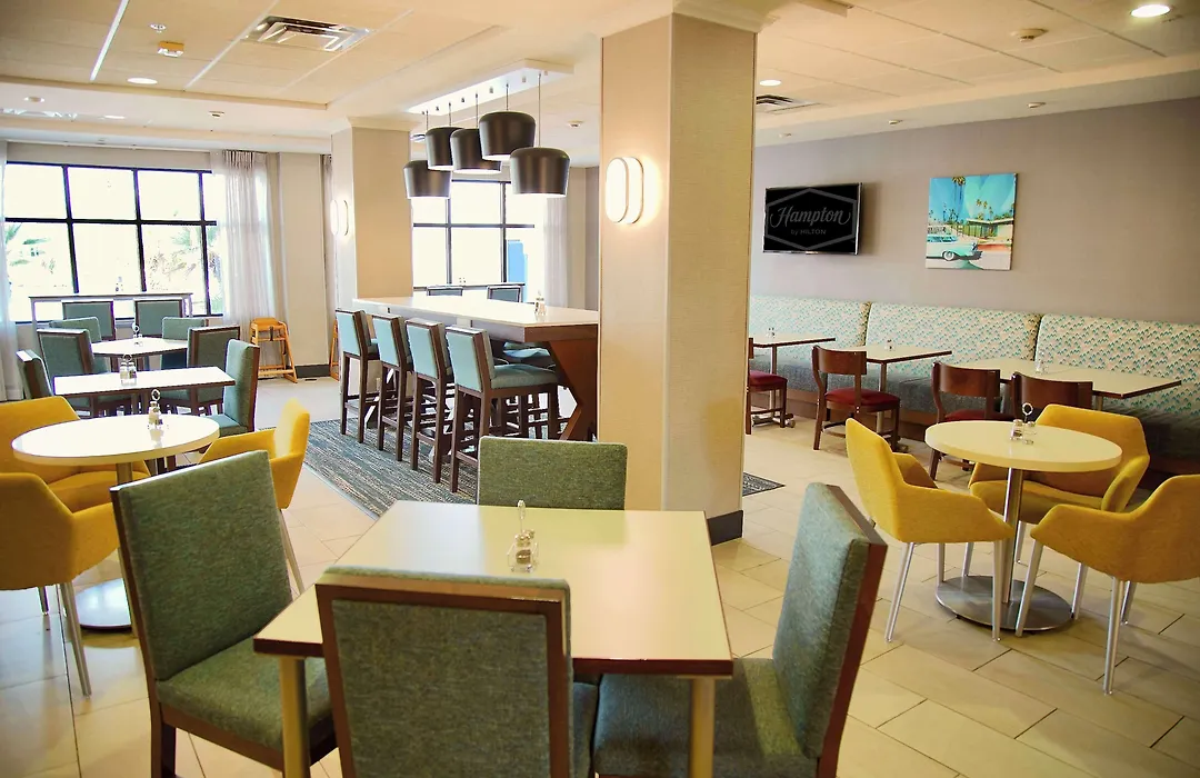 Hampton Inn & Suites Cathedral City-1