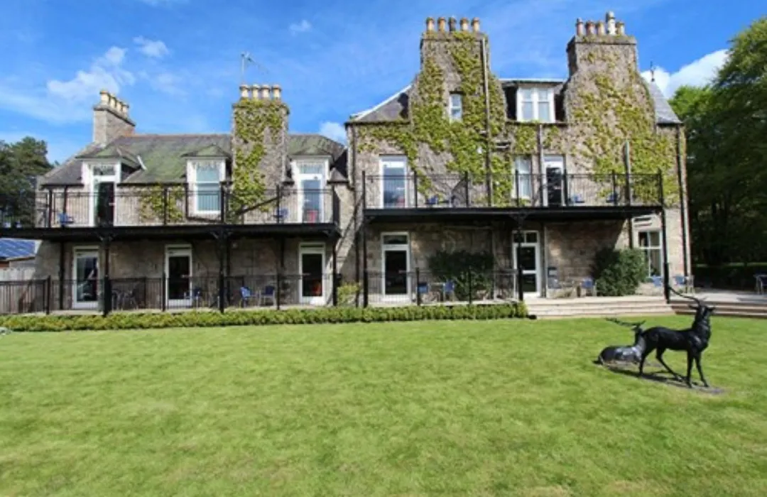 Loch Kinord Hotel-1