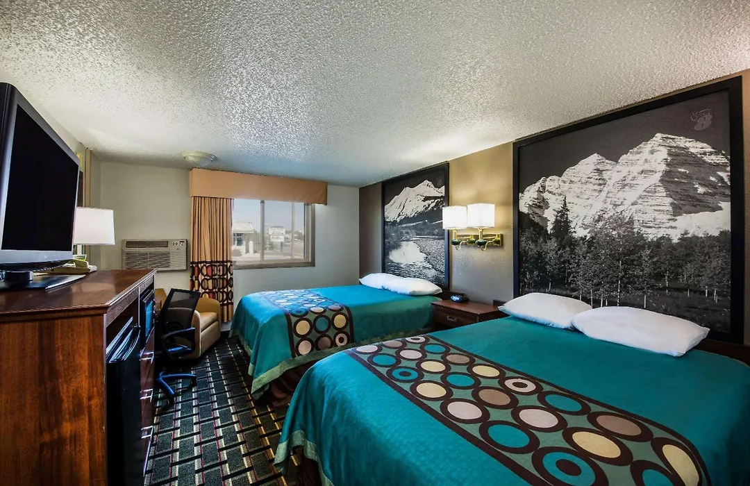 Super 8 By Wyndham Pueblo-1