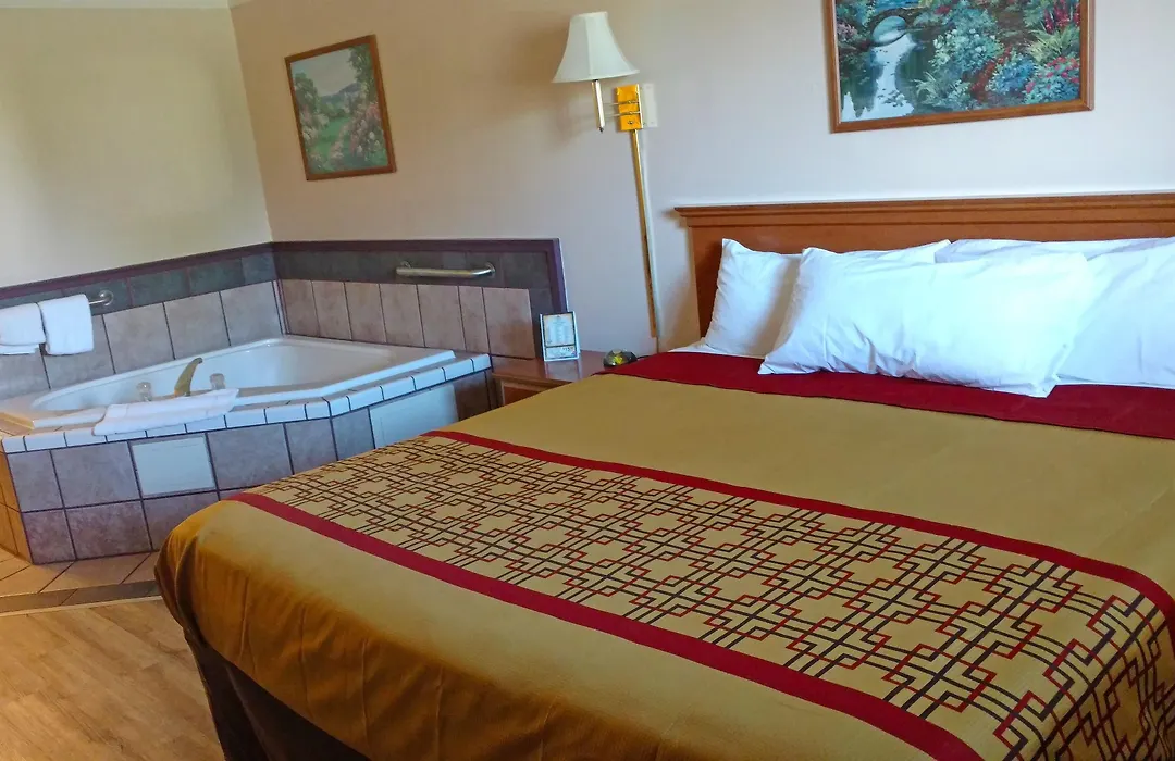 Americas Best Value Inn & Suites Thief River Falls-1