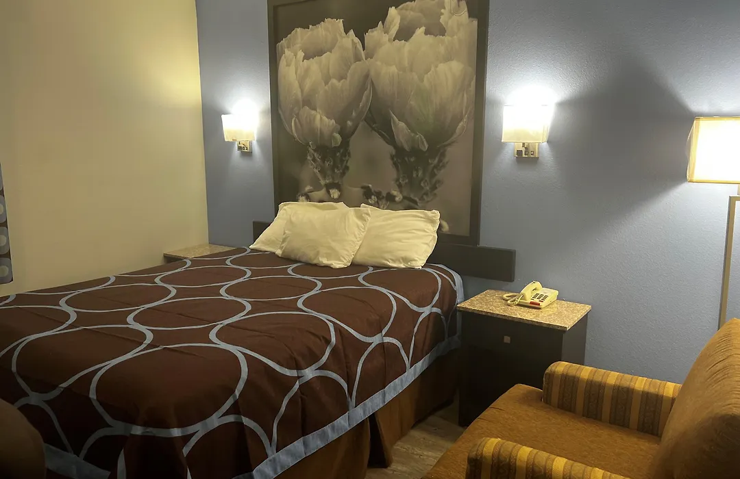 Super 8 By Wyndham Cleveland Tx-1