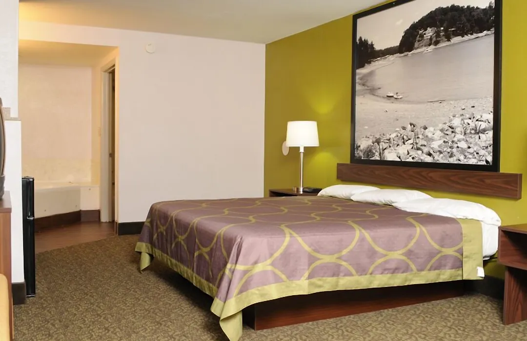 Super 8 By Wyndham Gainesville-1