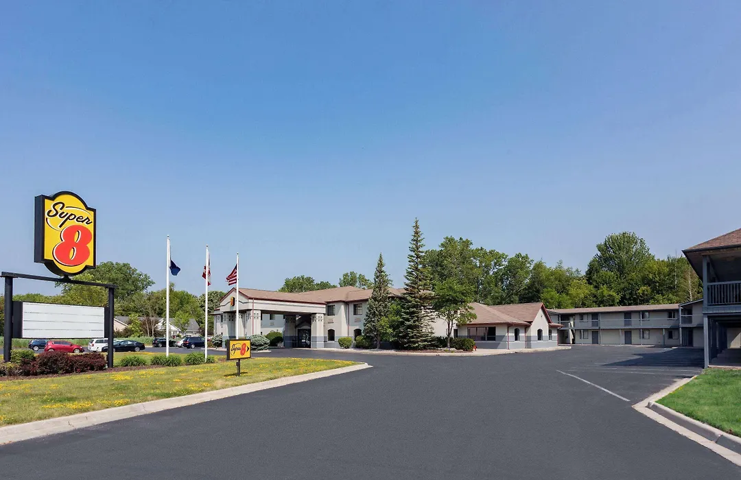 Super 8 By Wyndham Marysville/Port Huron Area-1