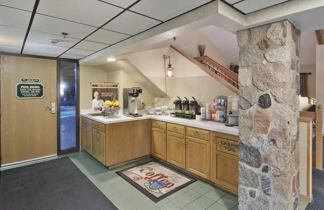 Boarders Inn & Suites By Cobblestone Hotels - Faribault-1