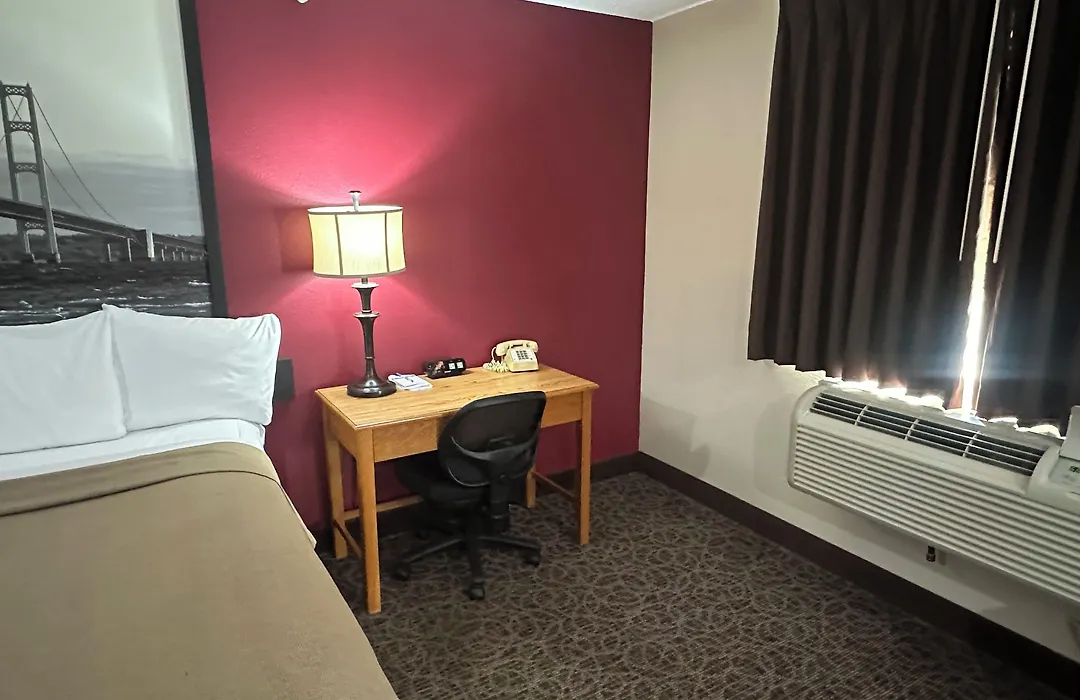 Super 8 By Wyndham West Branch-1