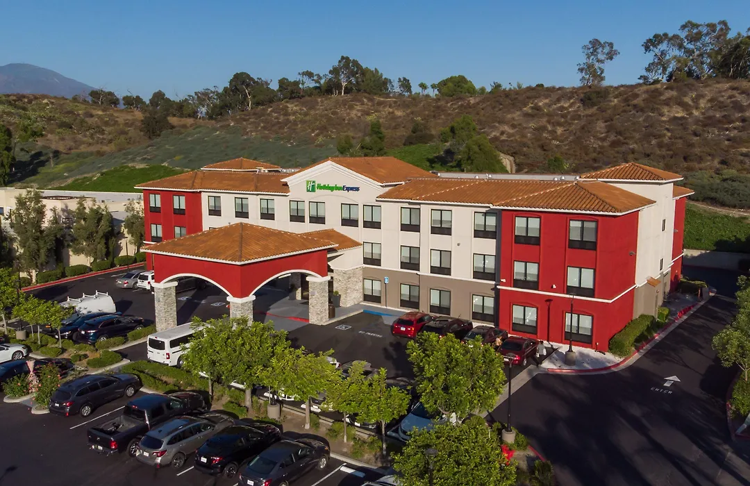 Holiday Inn Express & Suites - Lake Forest By Ihg-1