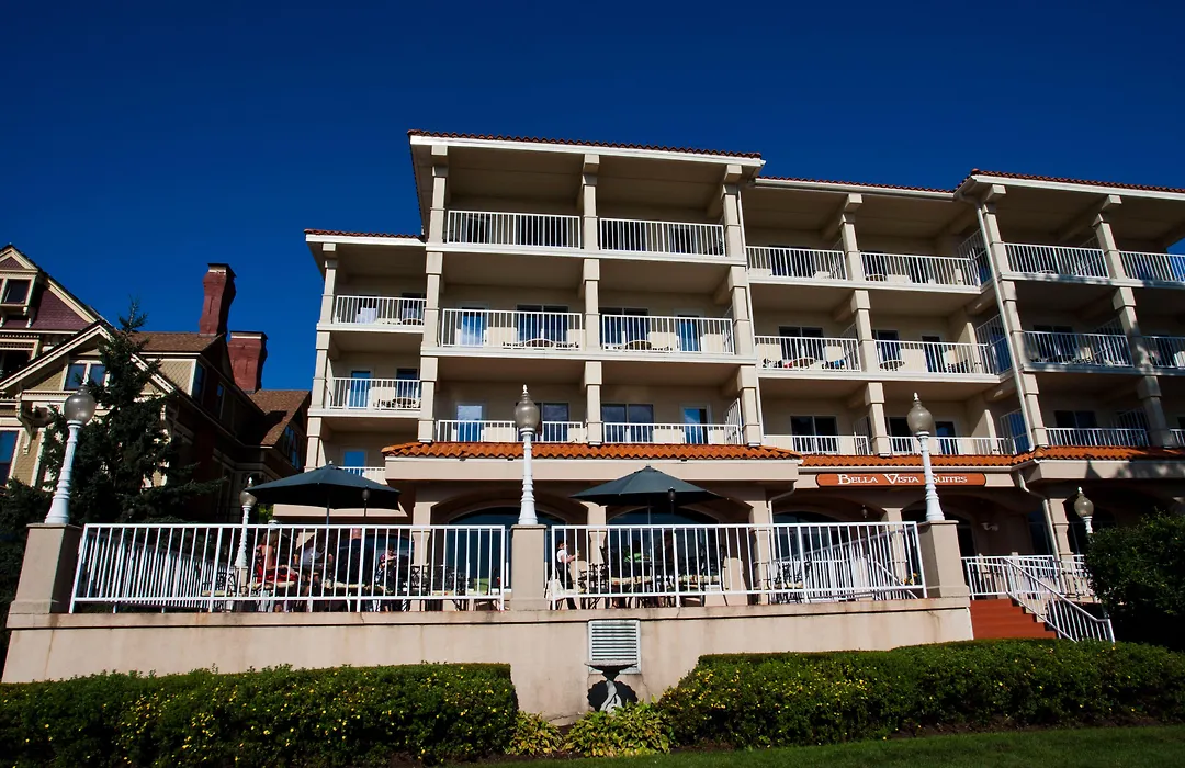 Bella Vista Suites Lake Geneva-1