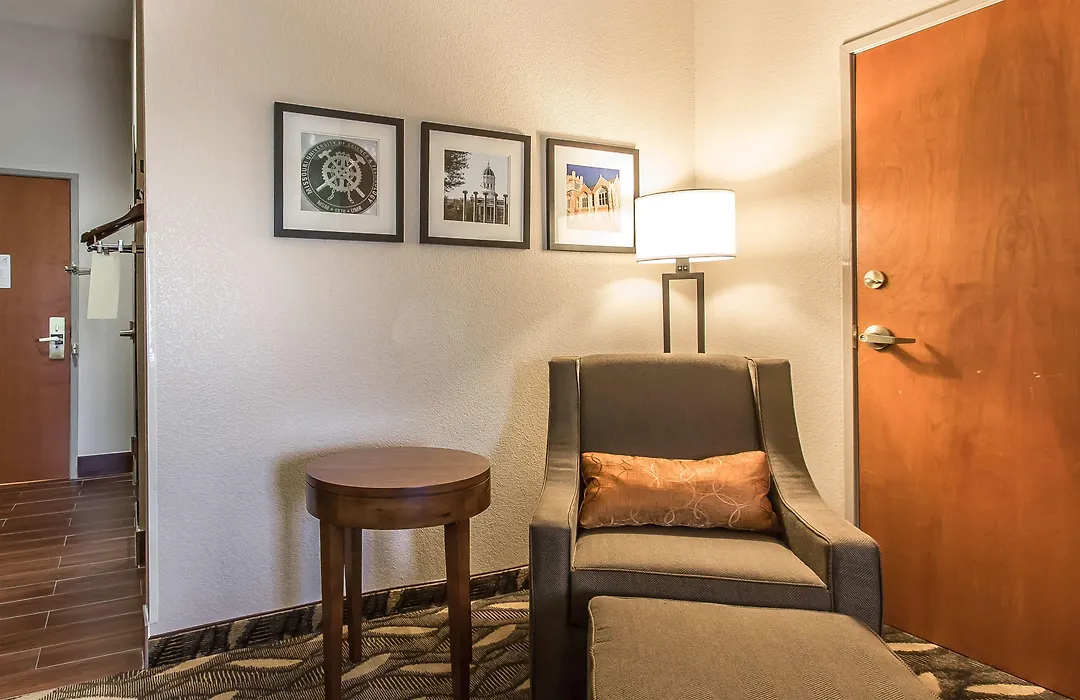 Comfort Suites Rolla-1