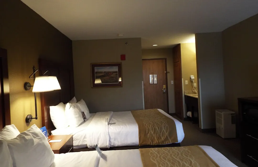 Comfort Inn Warrensburg Station-1