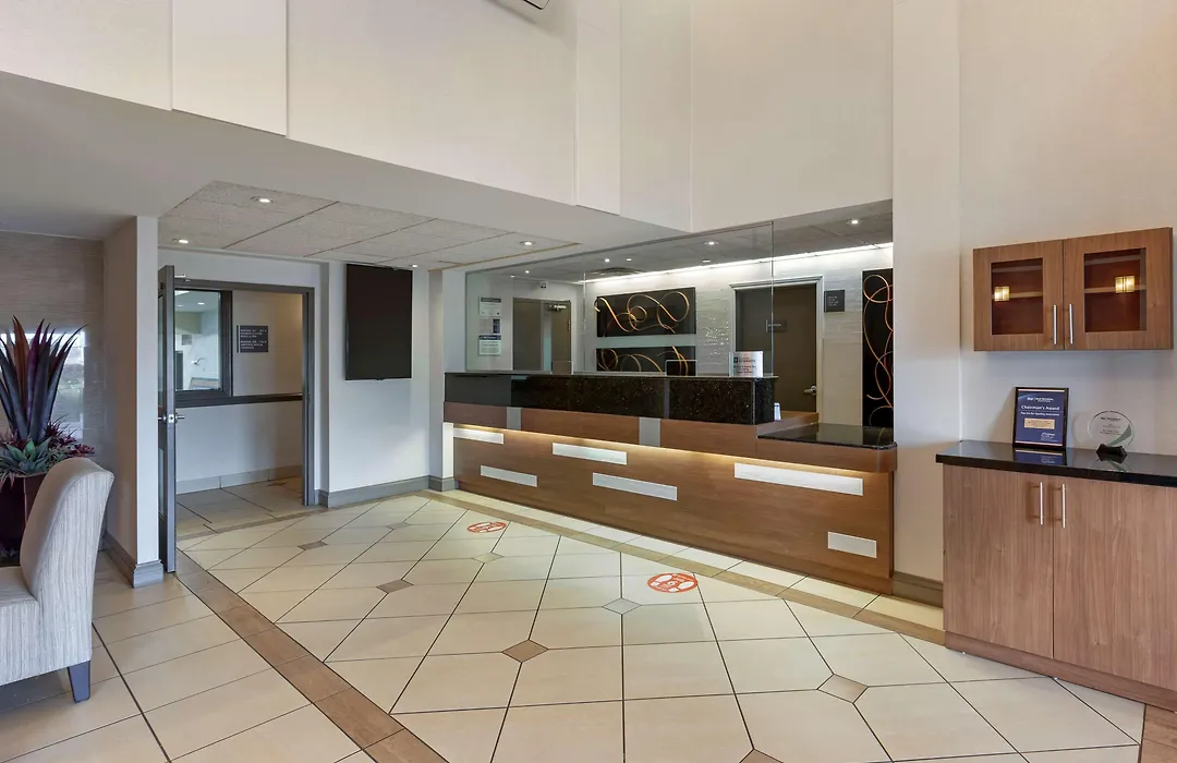 Best Western Plus Burlington Inn & Suites-1