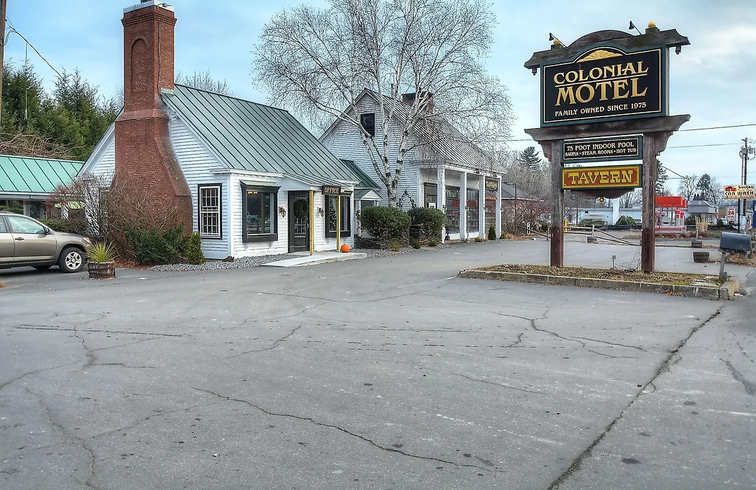 Colonial Motel And Spa-1