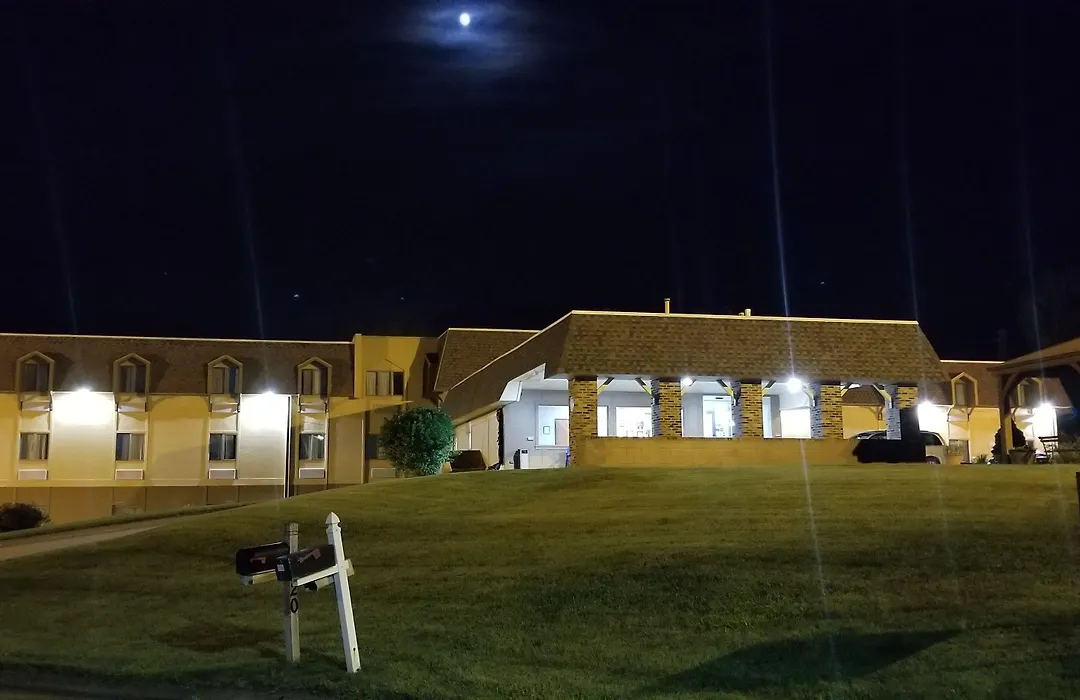 Hometown Inn And Suites-1