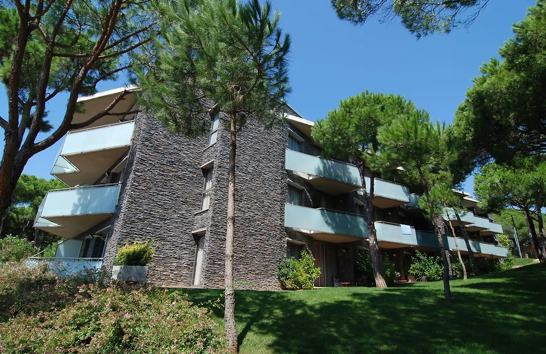 Aparthotel Ciutat De Palol-1