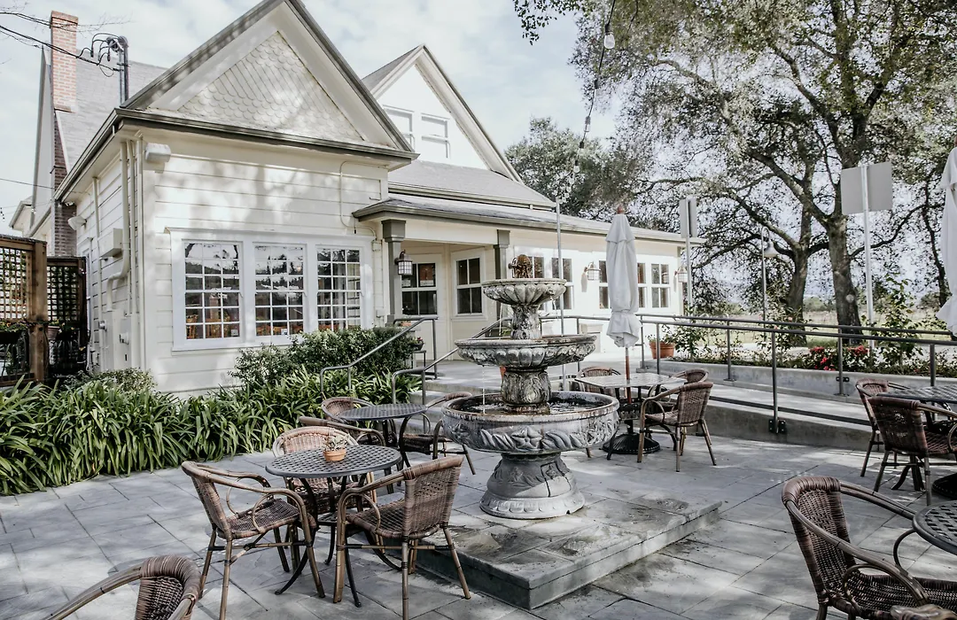 Geyserville Inn-1