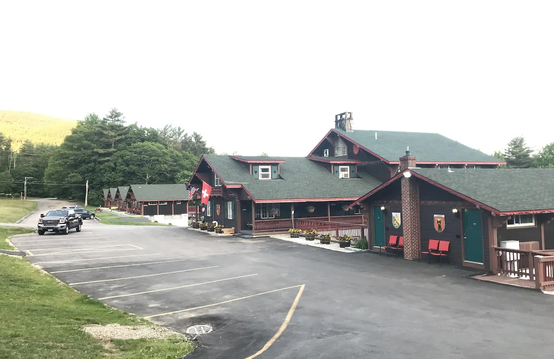 Swiss Chalets Village Inn-1