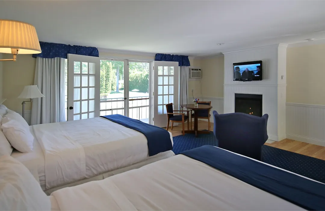 Colonial Inn Harbor Springs-1