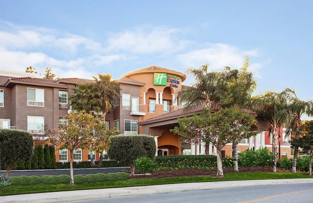 Holiday Inn Express & Suites Corona By Ihg-1