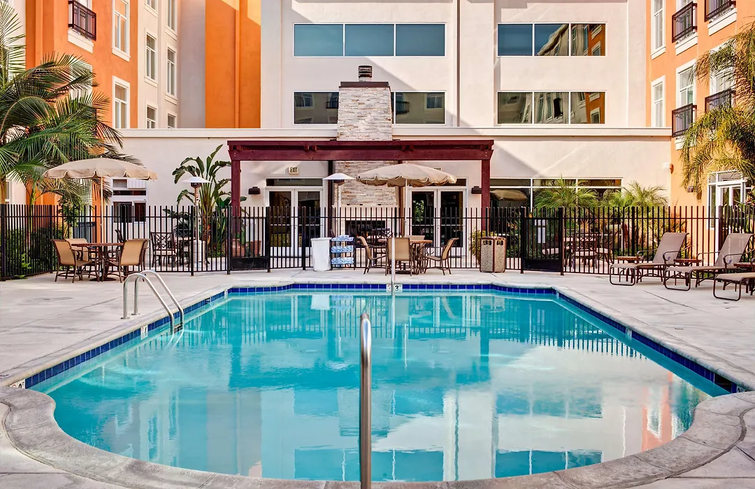 Embassy Suites Valencia-1