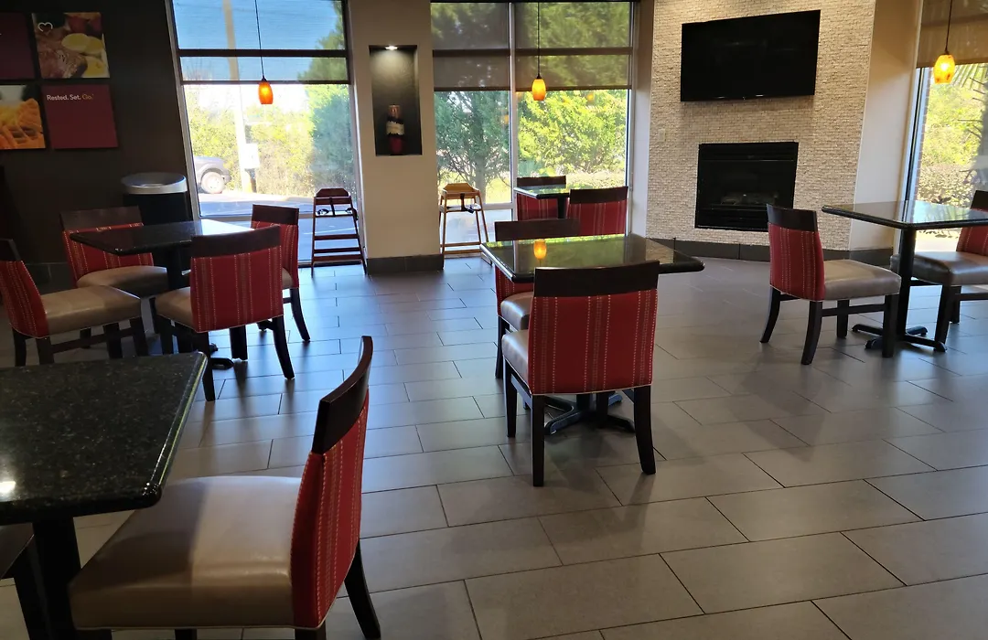 Comfort Suites Forsyth Near I-75-1