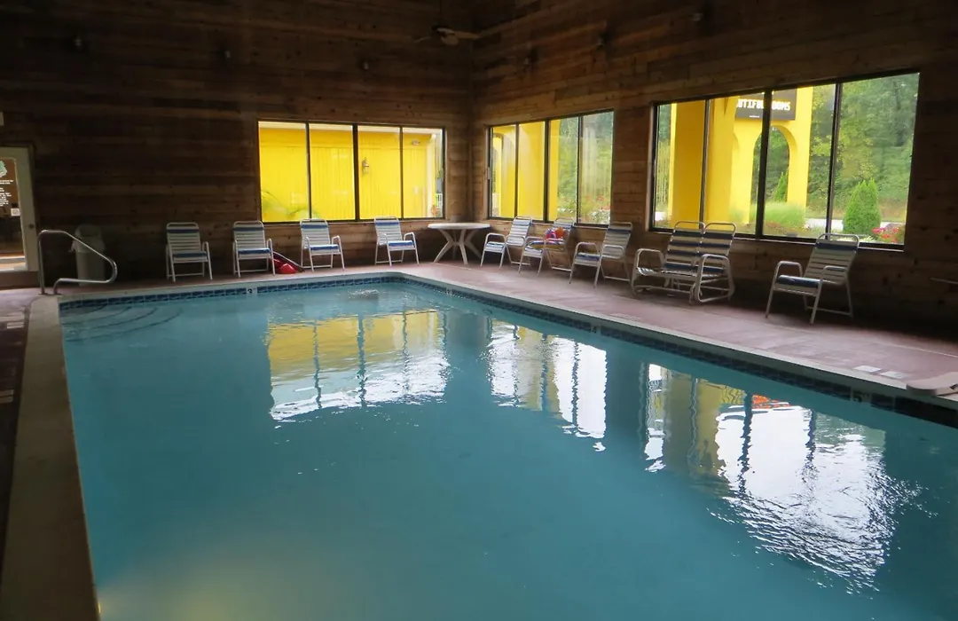Golden Manor Inn & Suites-1
