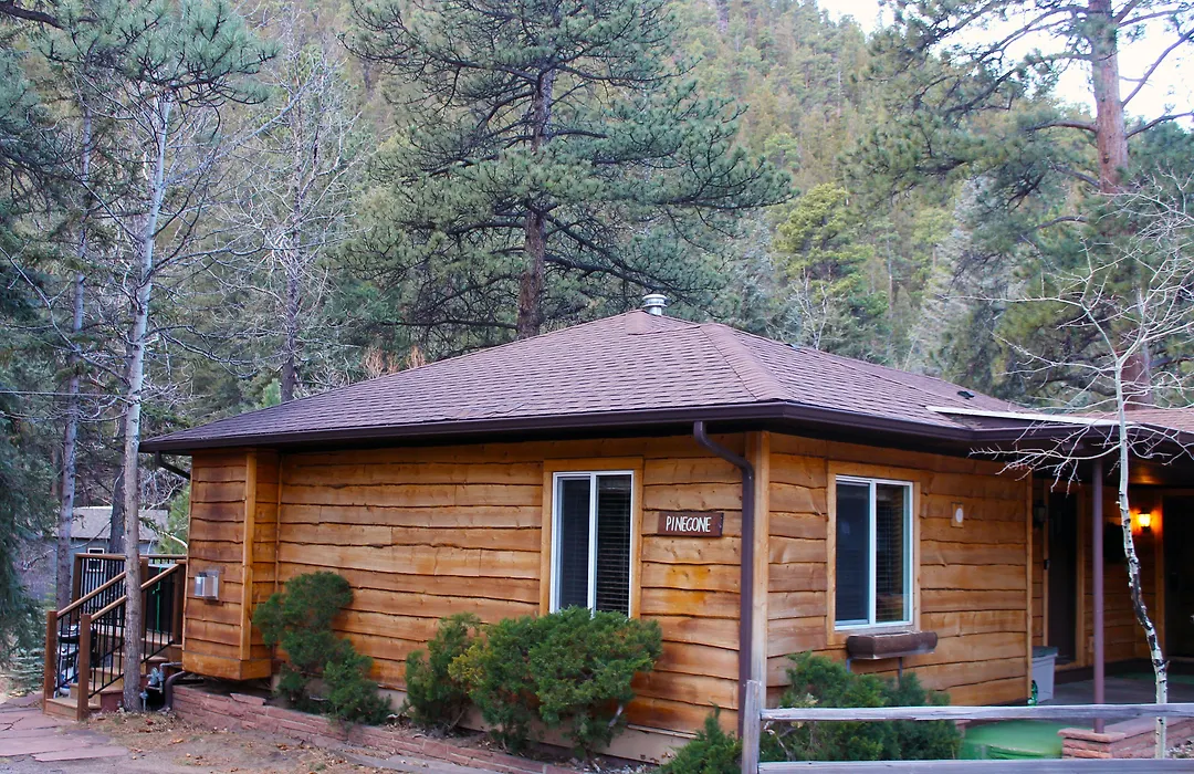 The Inn On Fall River & Fall River Cabins-1