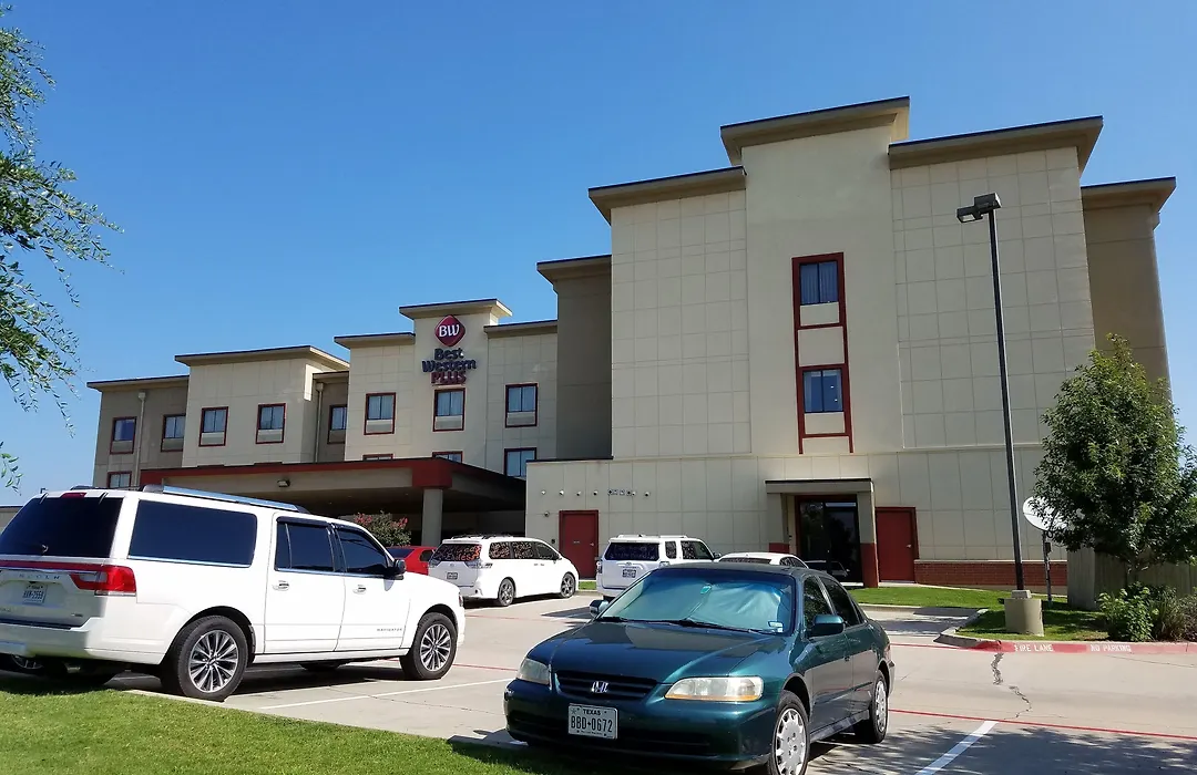 Best Western Plus Texoma Hotel & Suites-1