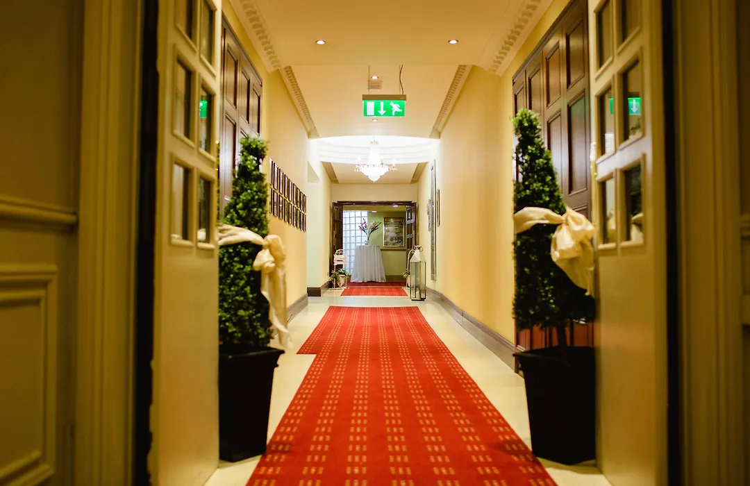 Four Seasons Hotel & Leisure Club-1