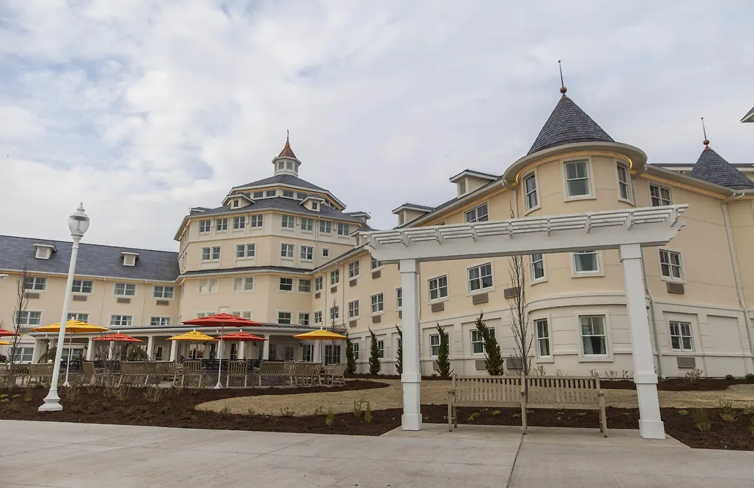 Cedar Point Hotel Breakers-1