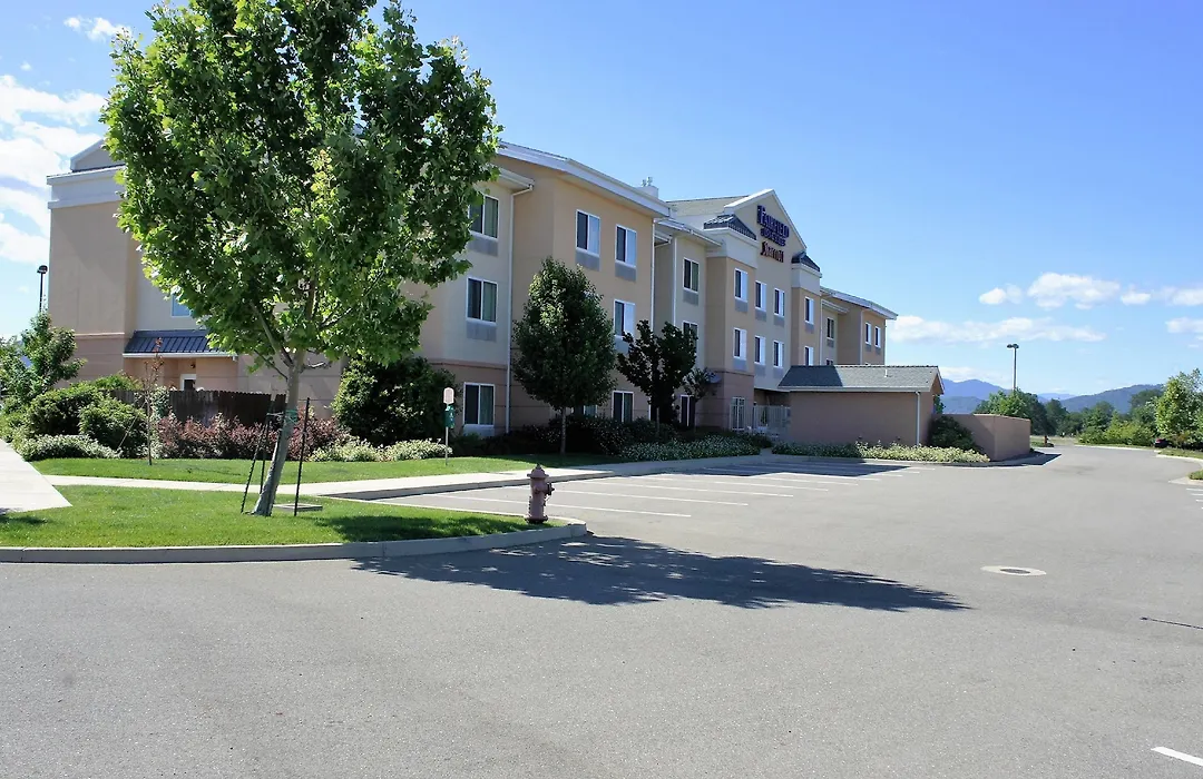 Fairfield Inn & Suites Redding-1