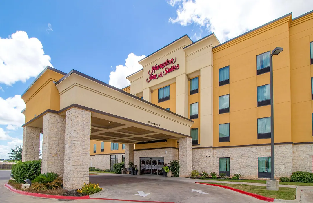 Hampton Inn & Suites Bastrop-1