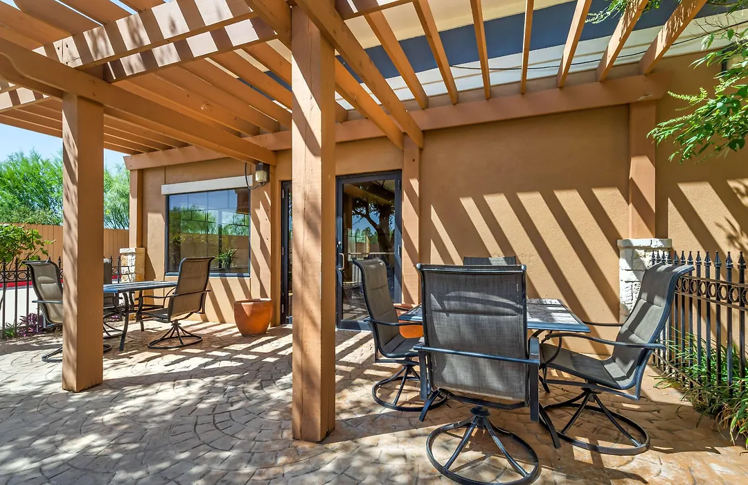 Best Western Plus Lytle Inn And Suites-1