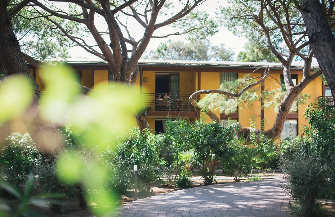 Canado Family Hotel-1