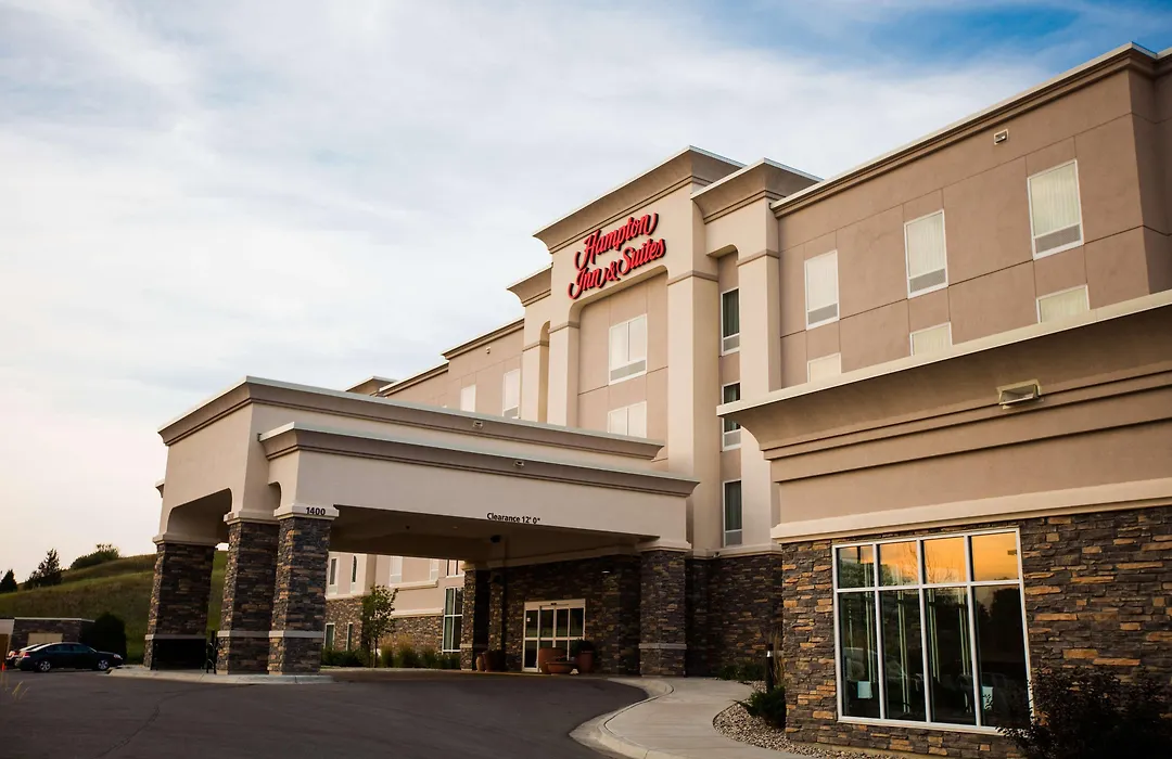 Hampton Inn & Suites Minot-1