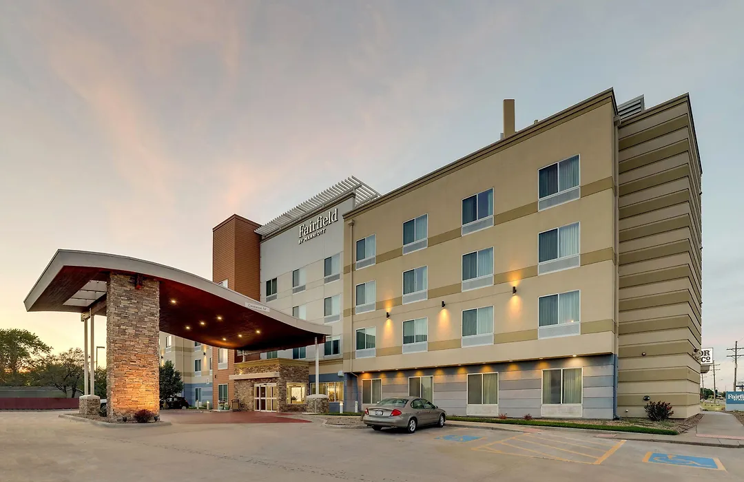 Fairfield Inn And Suites Hutchinson-1